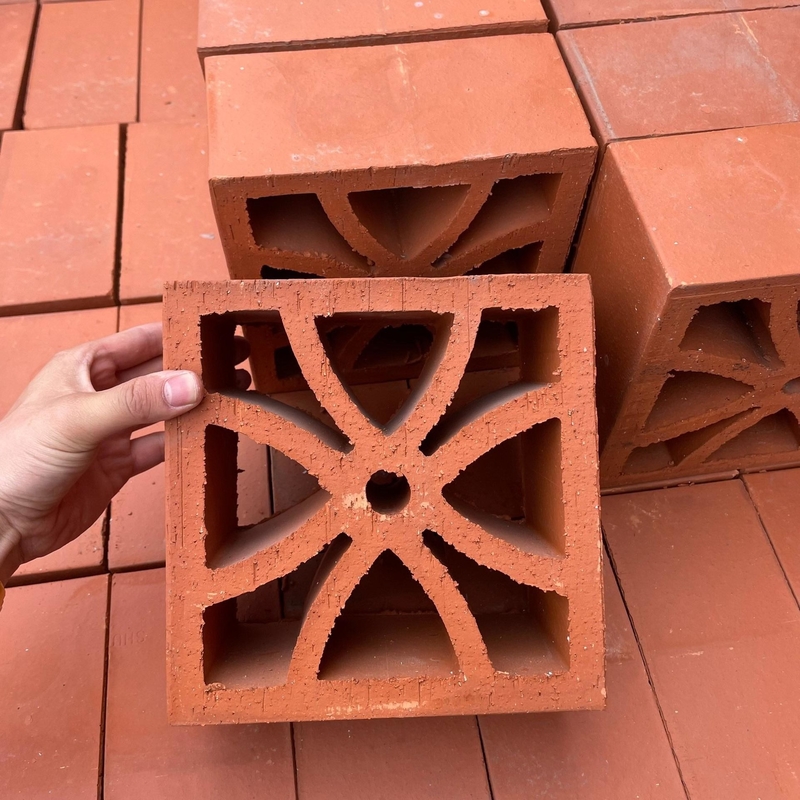 Tanah liat merah alami Terracotta Blok Kerongkongan Jaali Tiles Untuk Wall Cladding Brick Angin Ukuran 200X200 mm Pola persegi