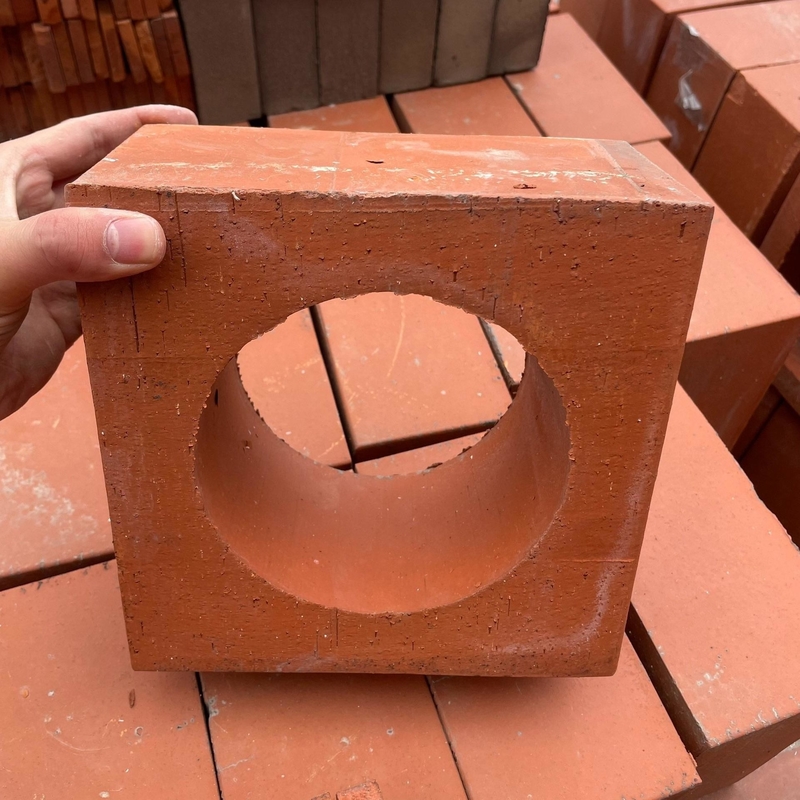 Tanah liat merah alami Terracotta Blok Kerongkongan Jaali Tiles Untuk Wall Cladding Brick Angin Ukuran 200X200 mm Pola persegi
