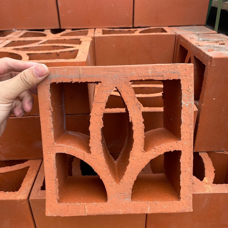 Tanah liat merah alami Terracotta Blok Kerongkongan Jaali Tiles Untuk Wall Cladding Brick Angin Ukuran 200X200 mm Pola persegi