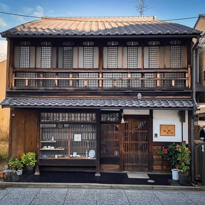 Beli Authentic Kawara Clay Roof Tiles Free Sampel Roof Tiles Untuk Desain Arsitektur & Estetika Jepang